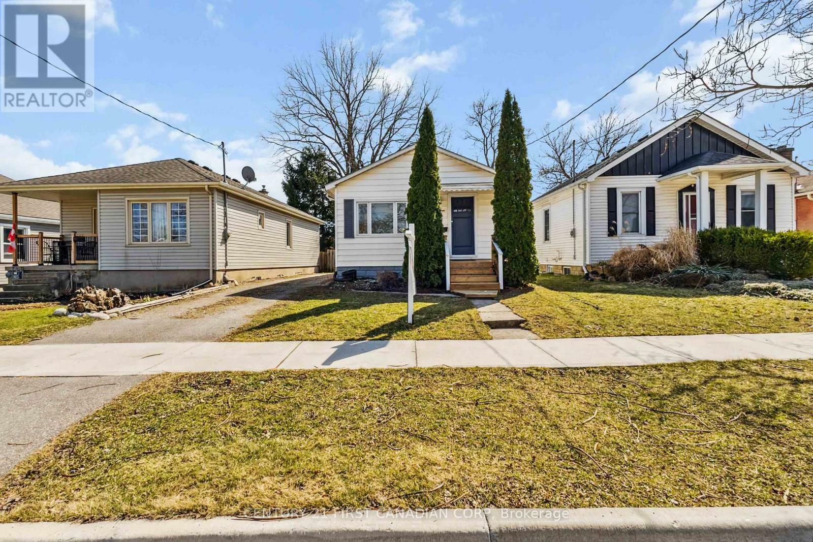 Property Photo:  17 Highway Avenue  ON N6C 2K4 