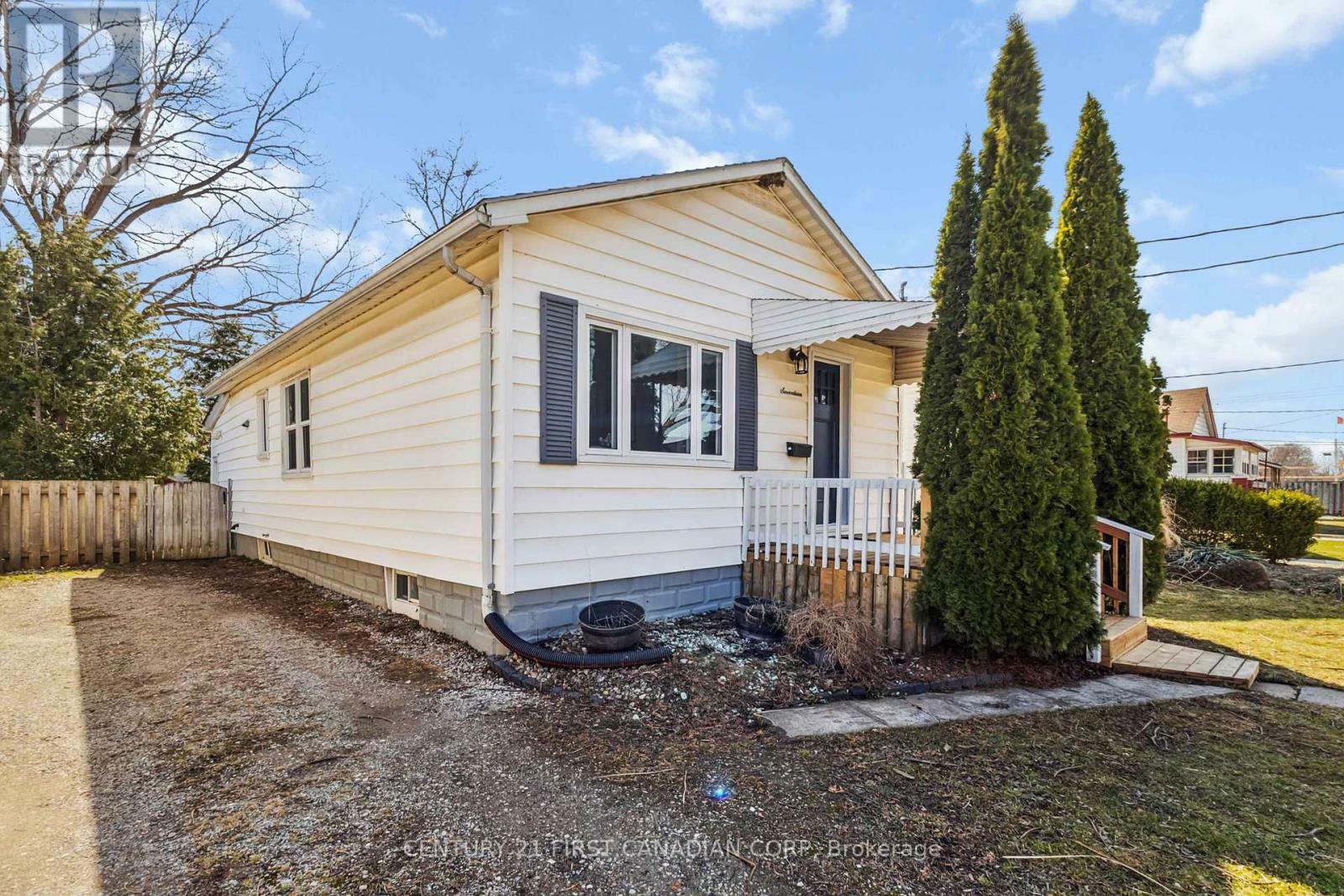 Property Photo: 17 Highway Avenue ON N6C 2K4