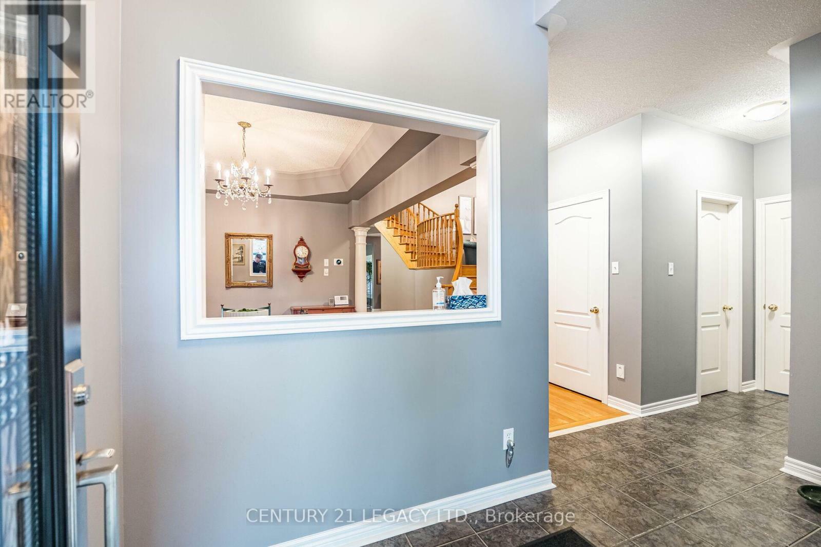 Property Photo: 6882 Gooderham Estate Boulevard ON L5W 1B1