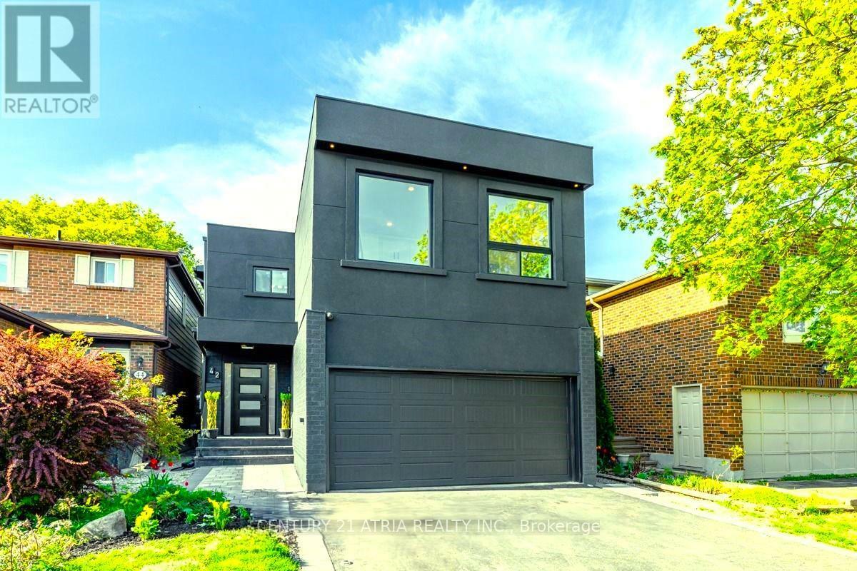 Property Photo:  42 Coventry Court  ON L4C 8B8 