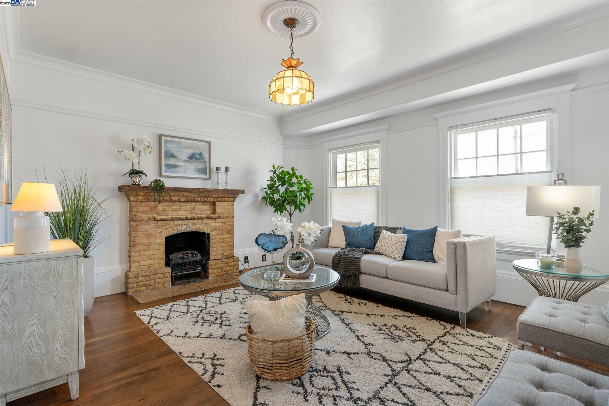 Property Photo: 1034 E 21st St CA 94606