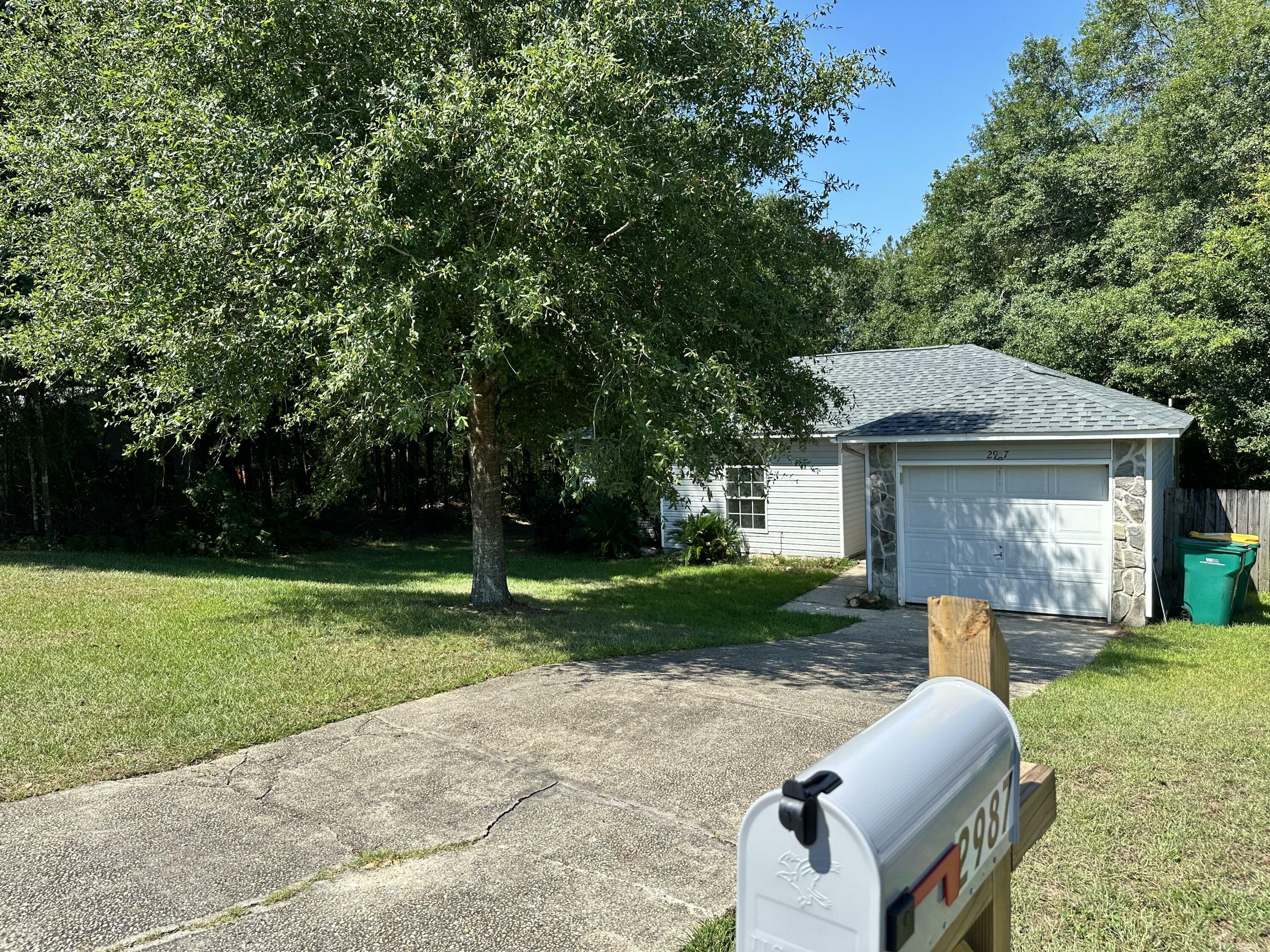 Property Photo: 2987 Windsor Circle FL 32539