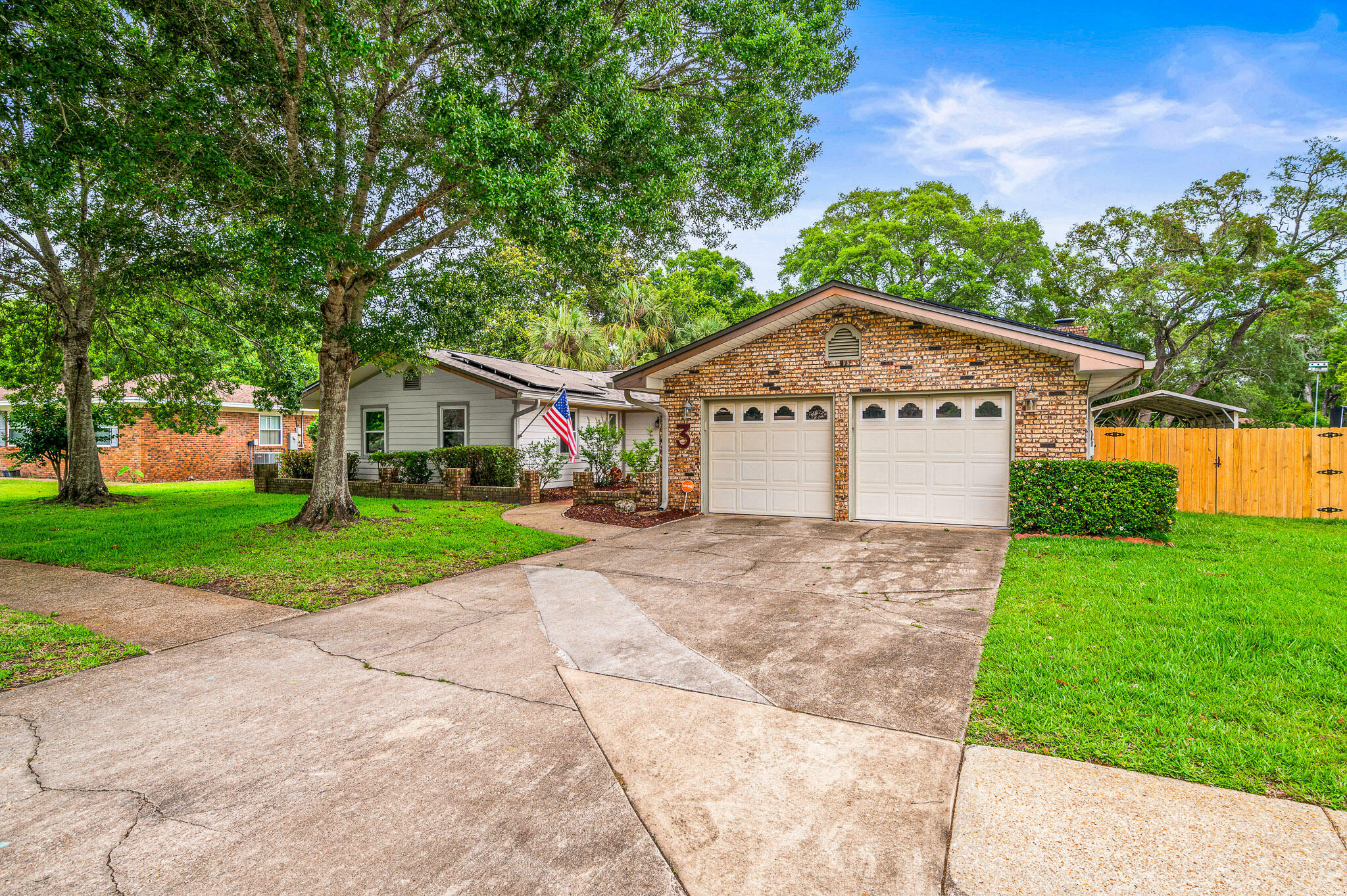 Property Photo: 3 NE Windsor Lane FL 32547