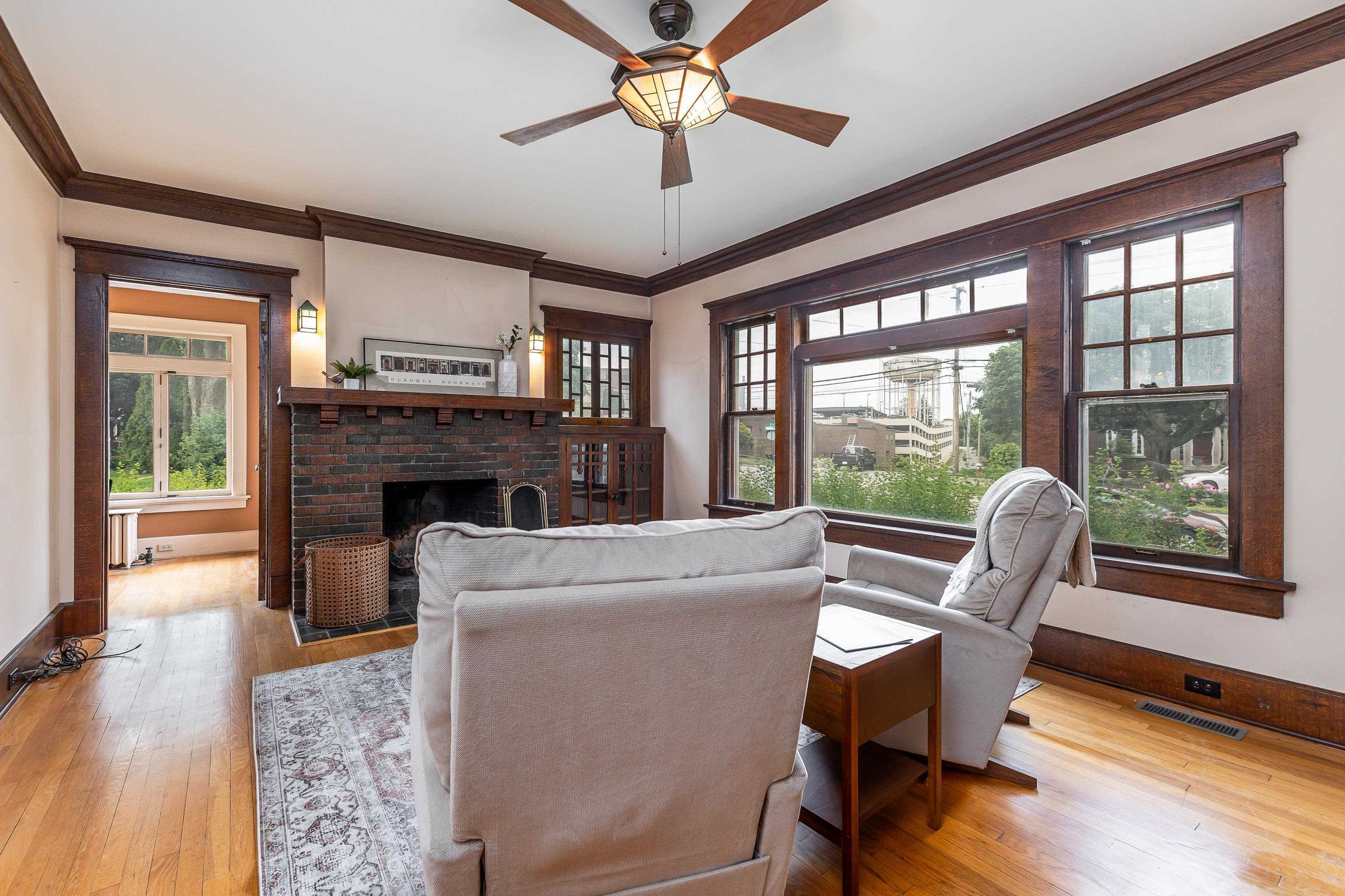 Property Photo: 285 N Grandview Avenue IA 52001