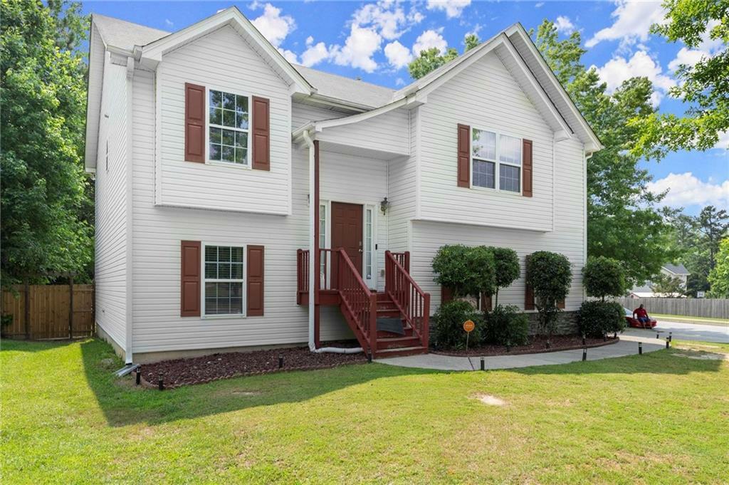 Property Photo: 8436 Cyprus Ridge Way GA 30134