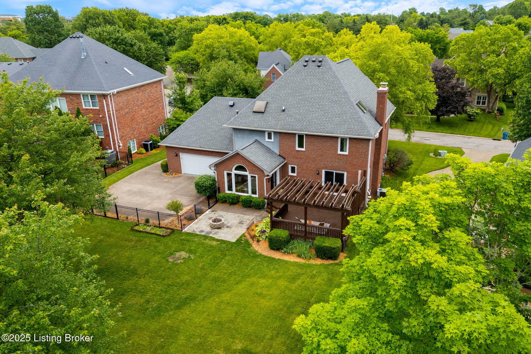 Property Photo: 3908 Keal Run Way KY 40241