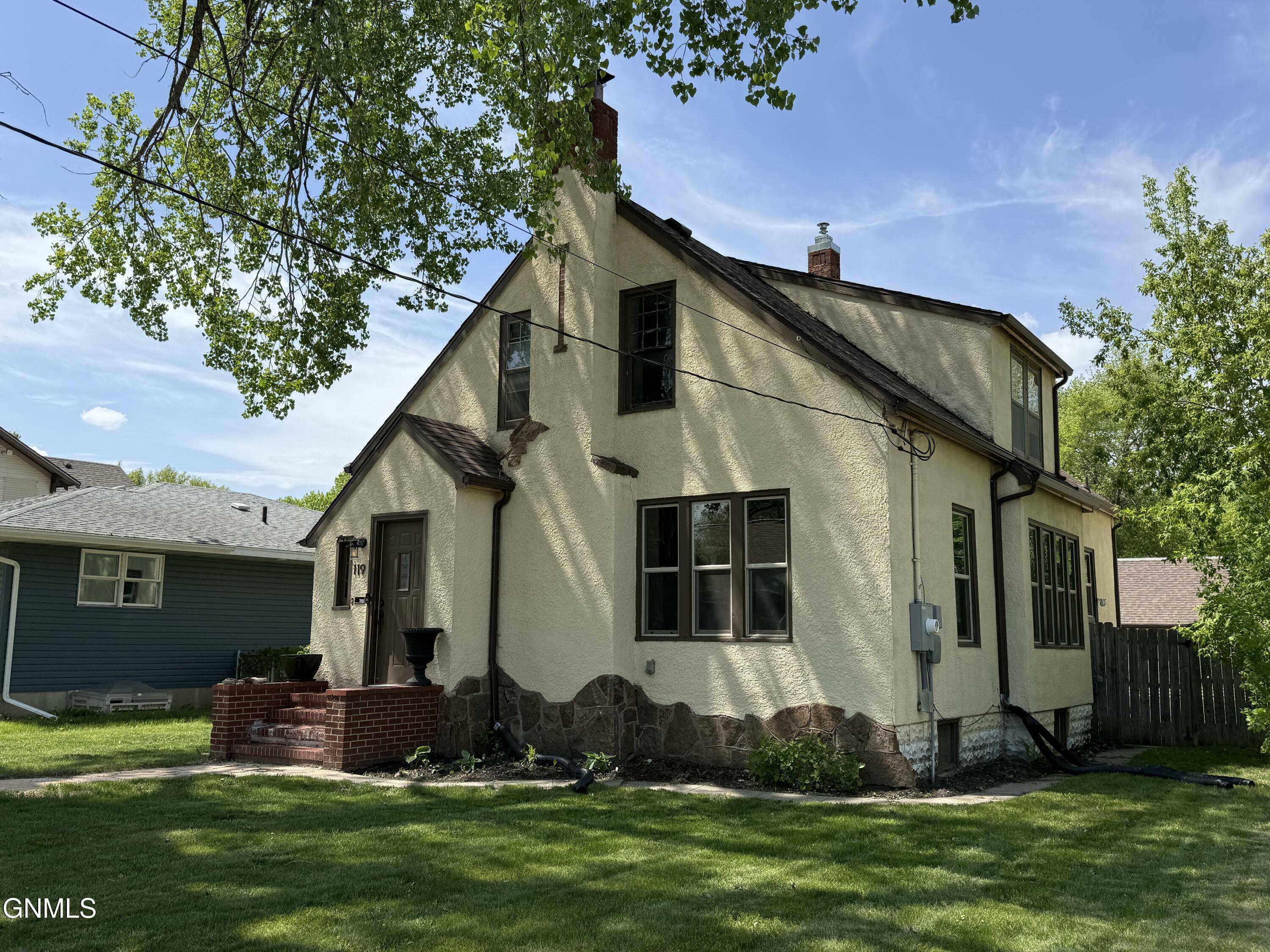 Property Photo: 119 6th Street NW ND 58703