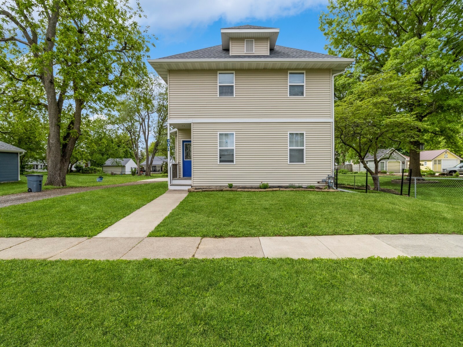 Property Photo: 601 S 3rd Avenue E IA 50208