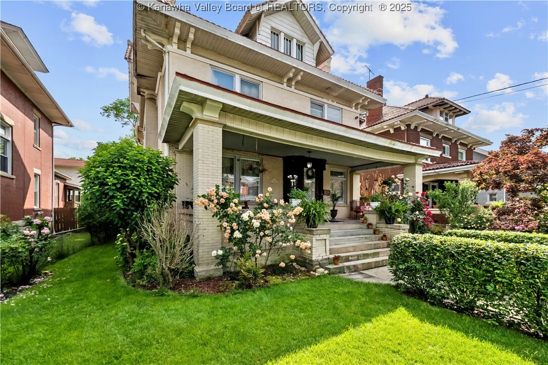 Property Photo: 1565 Virginia Street E WV 25311