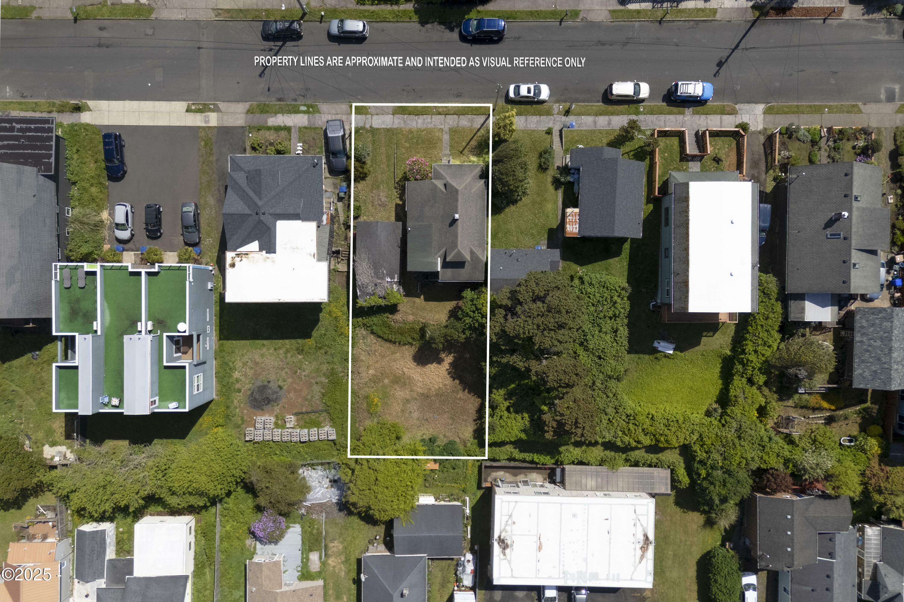 Property Photo: 118 SW Brook Street OR 97365