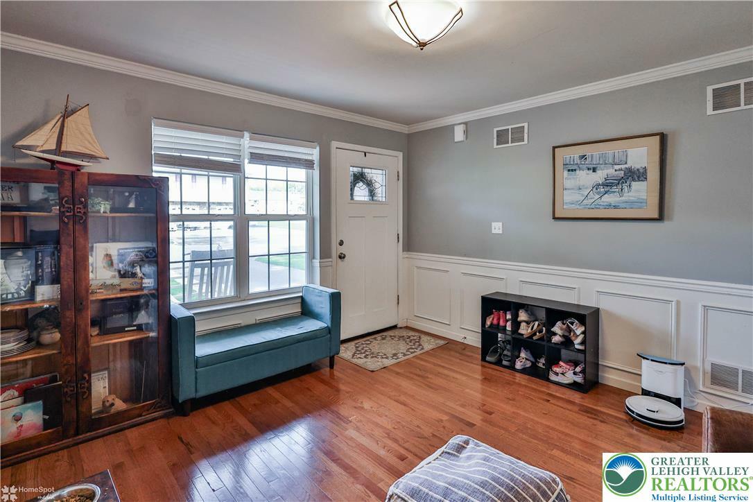 Property Photo: 318 Pike Street PA 18045