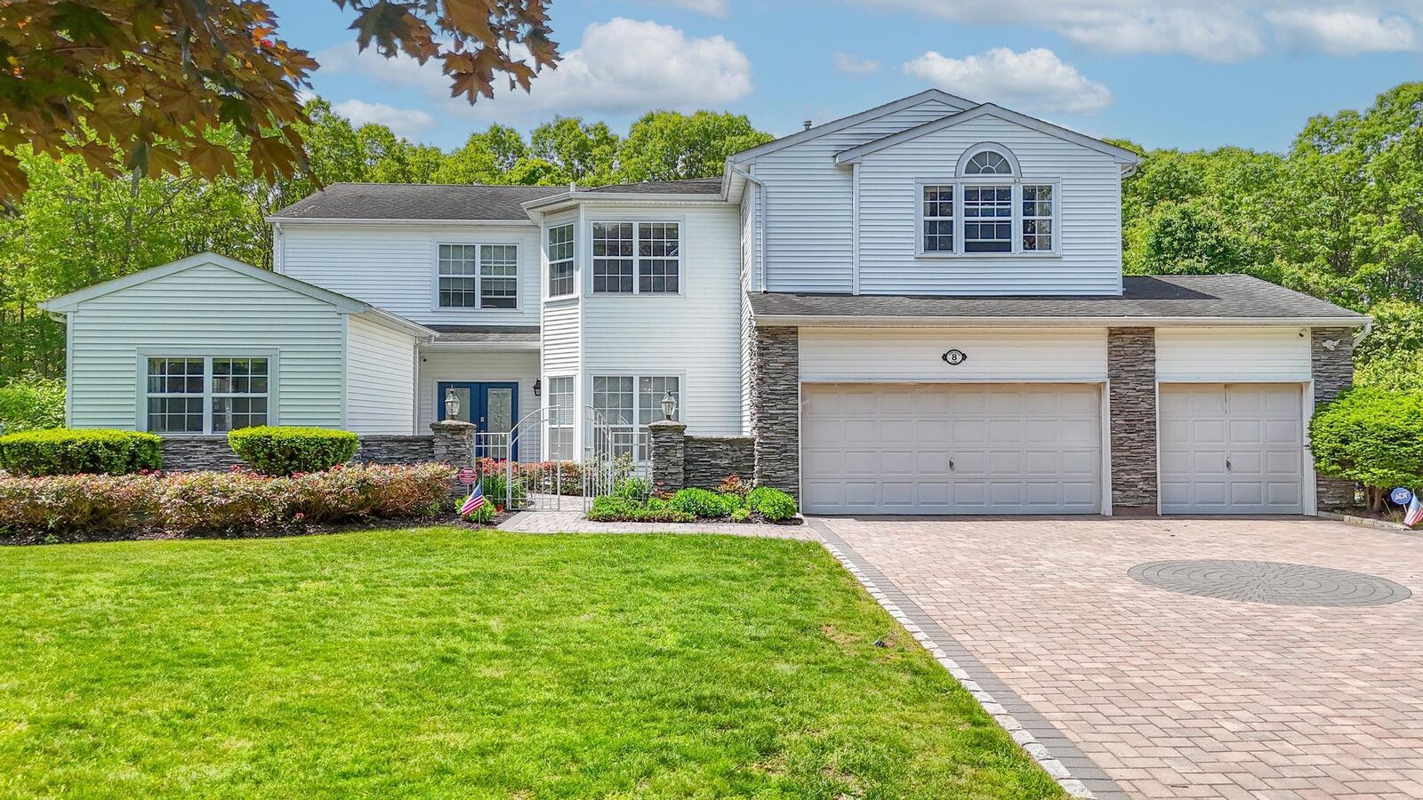 Property Photo:  8 Wisteria Lane  NY 11755 