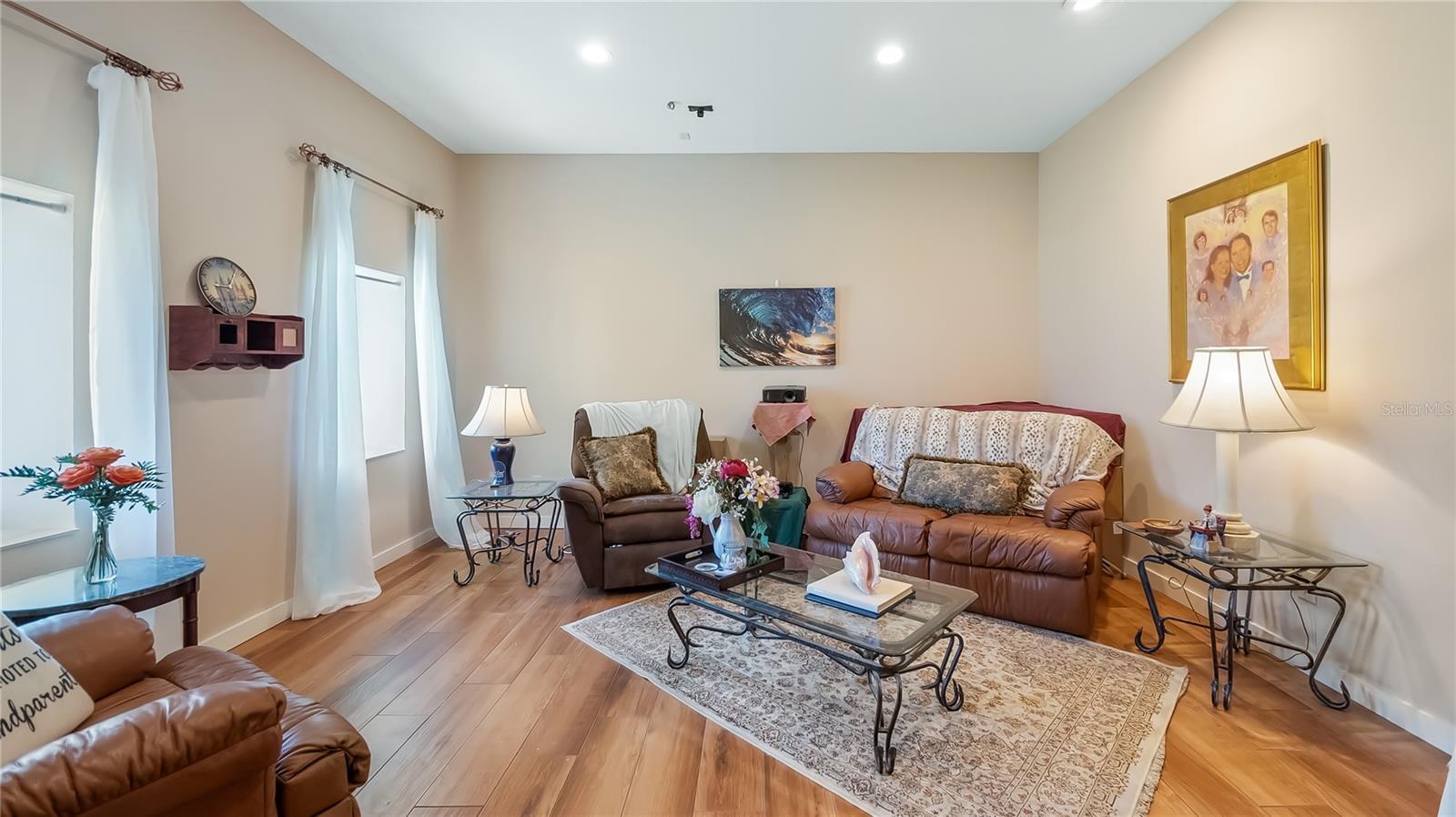 Property Photo: 287 Hilltop Drive FL 32750