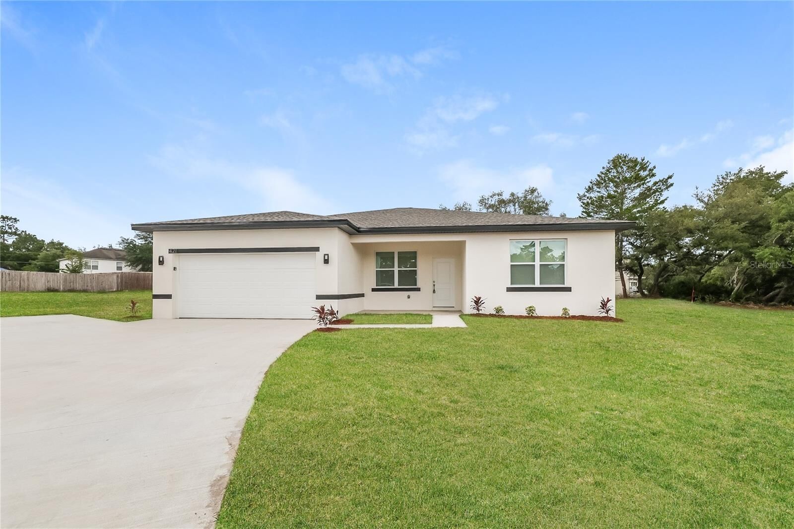 Property Photo: 421 Arkansas Court FL 34759