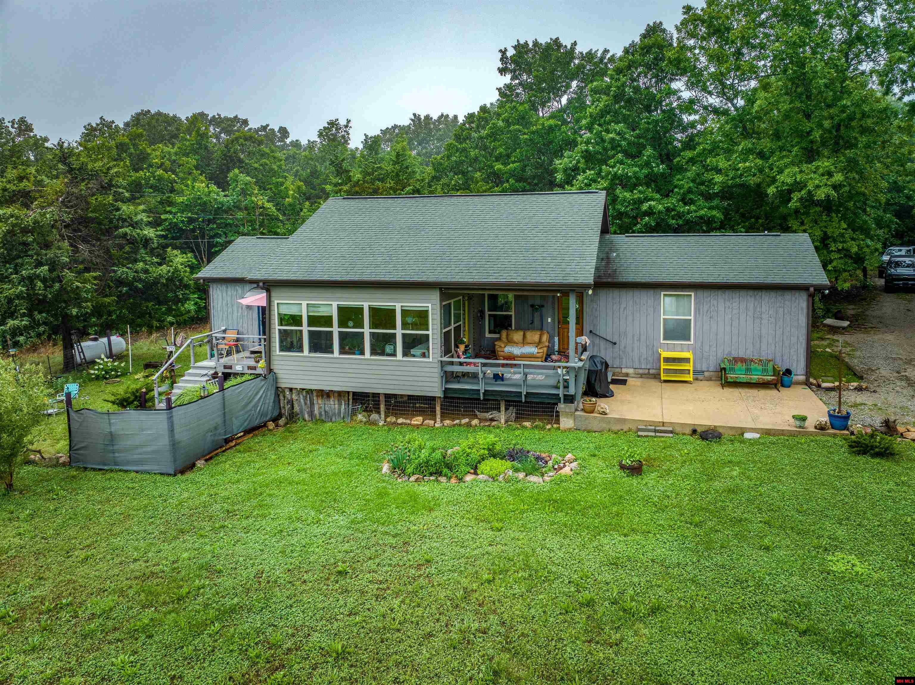 Property Photo: 1622 Wood Valey Rd AR 72576