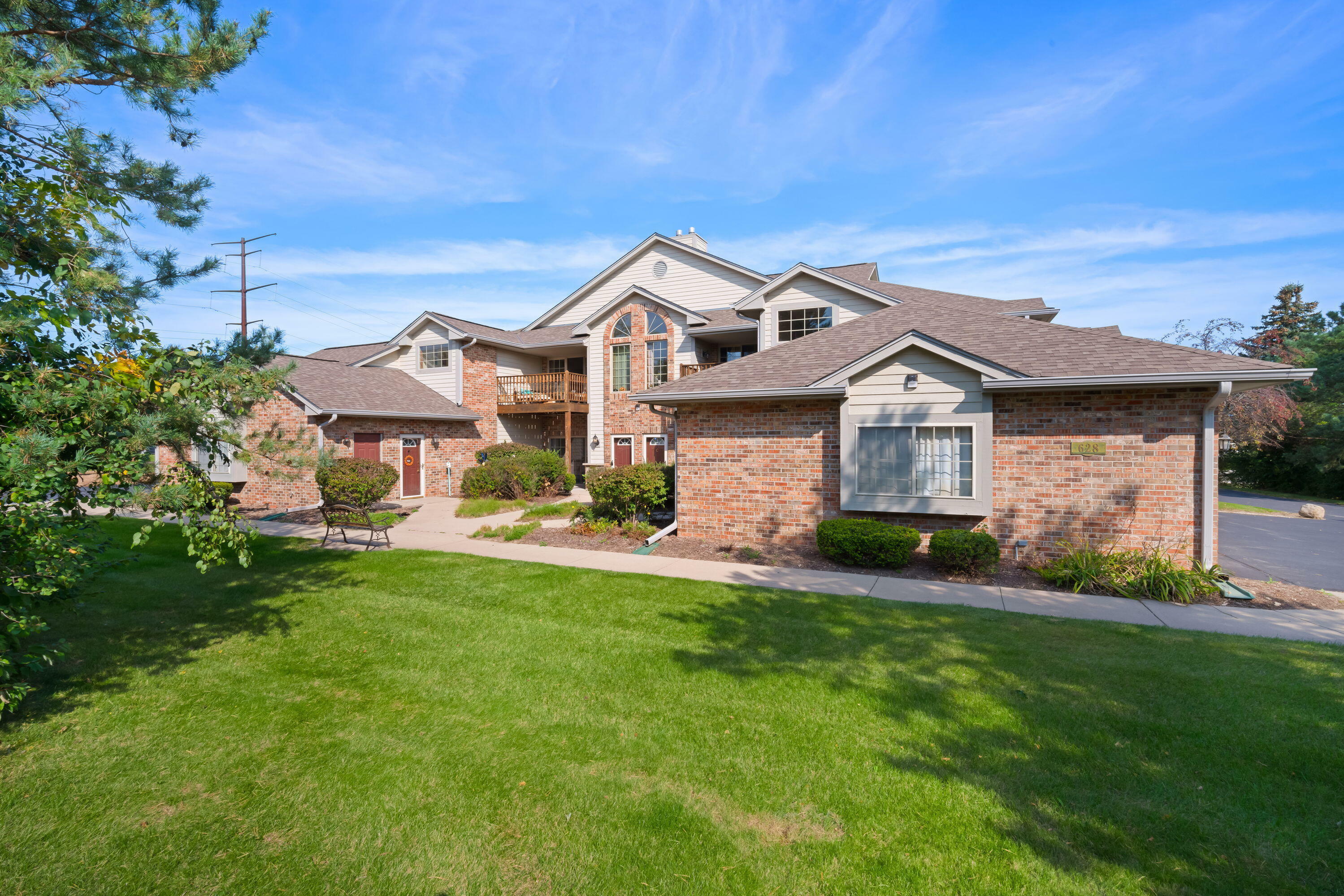 Property Photo: 628 Hillcrest Rd B WI 53080