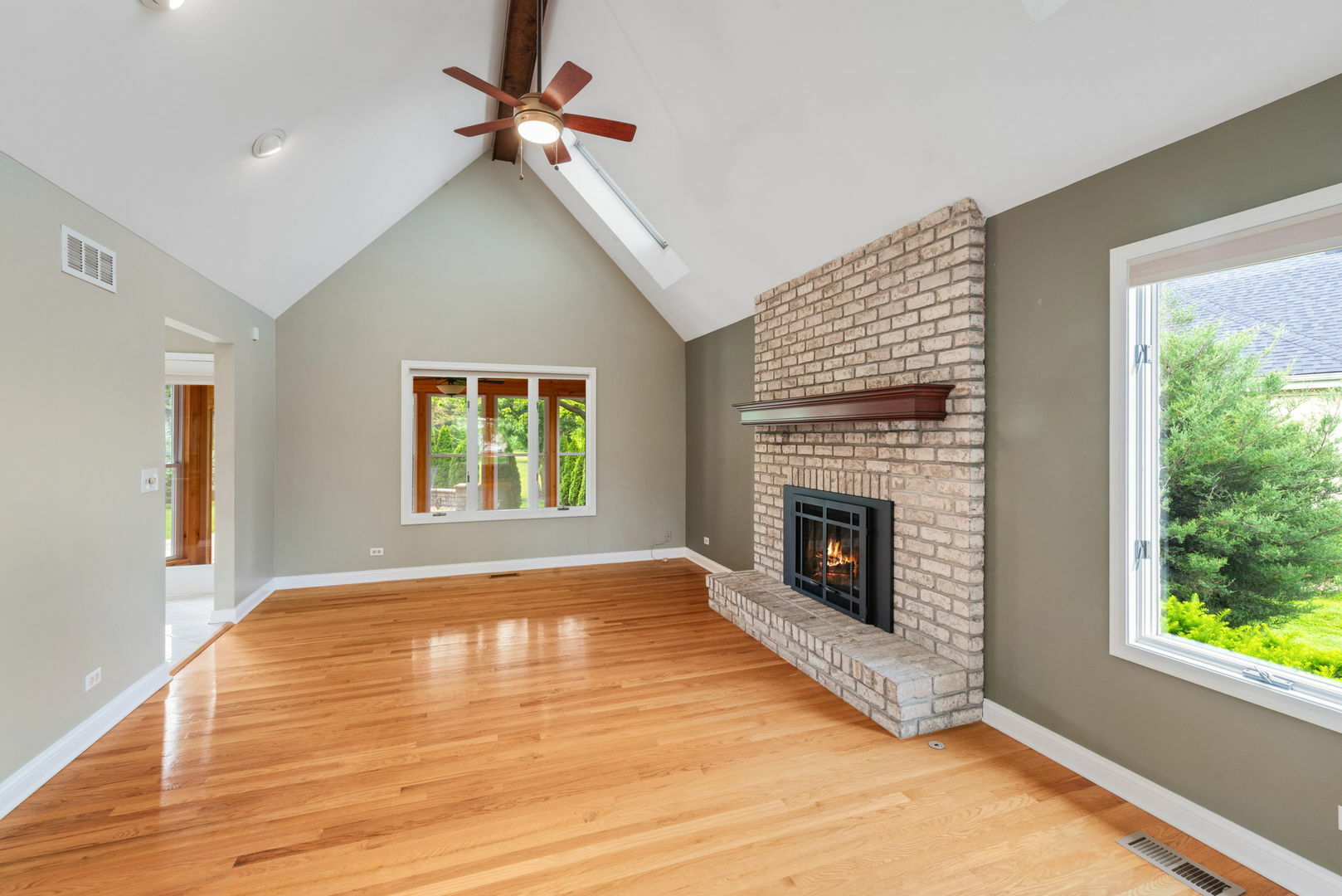 Property Photo: 13 Glenoble Court IL 60523