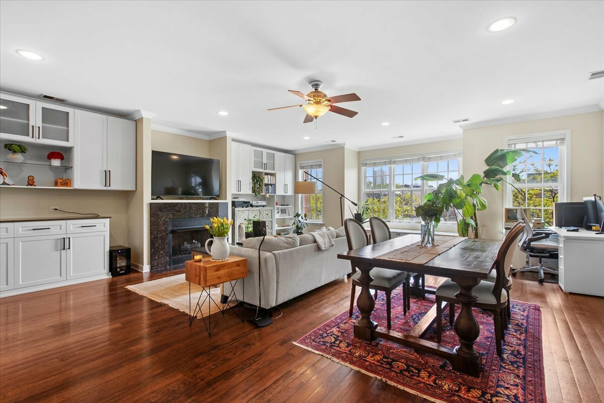 Property Photo: 3306 N Halsted Street 3 IL 60657