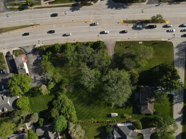 Property Photo:  119 W Lake Street  IL 60108 