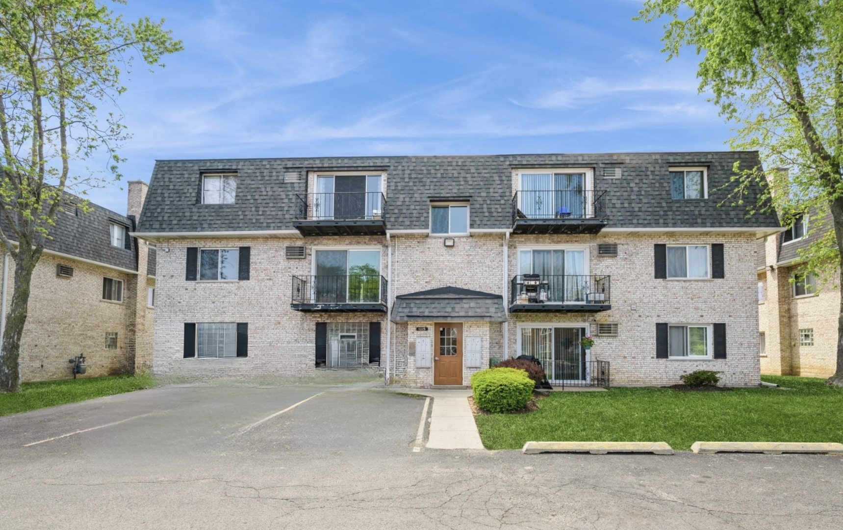 Property Photo:  1315 N Baldwin Court 2C  IL 60074 