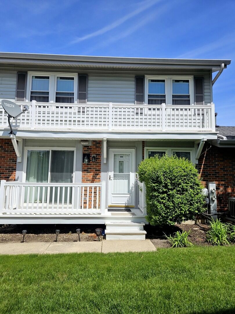 Property Photo:  306 Milton Court B  IL 60108 