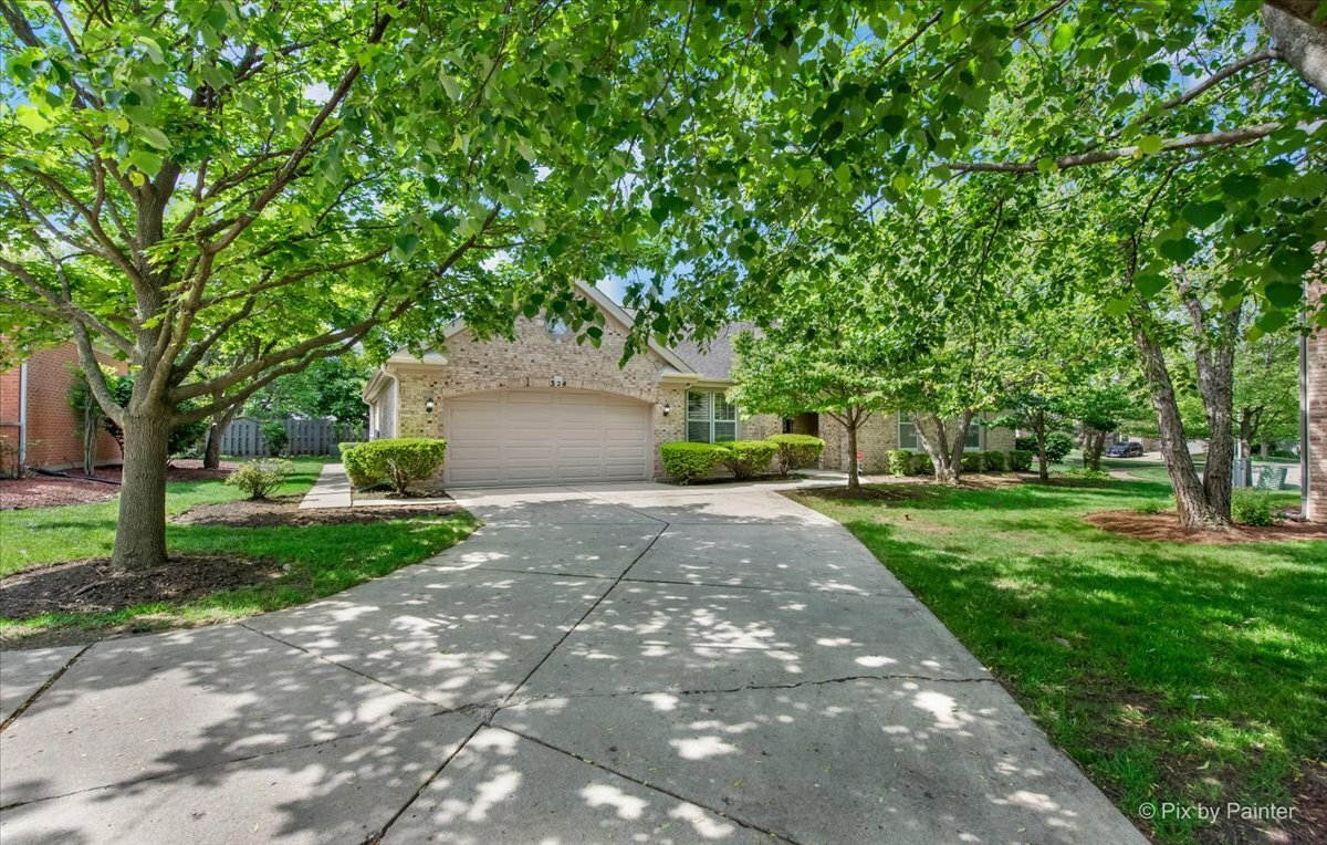 Property Photo: 324 Torrington Drive IL 60108