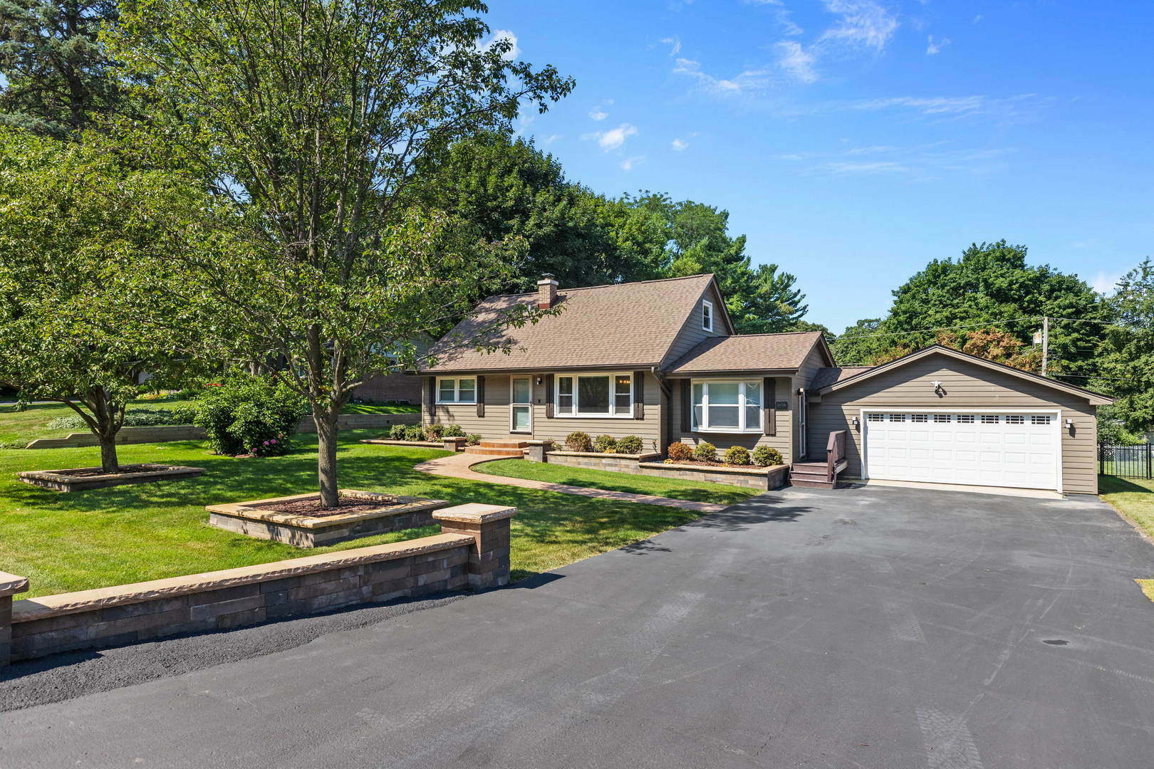 Property Photo: 3N736 Kenwood Avenue IL 60185