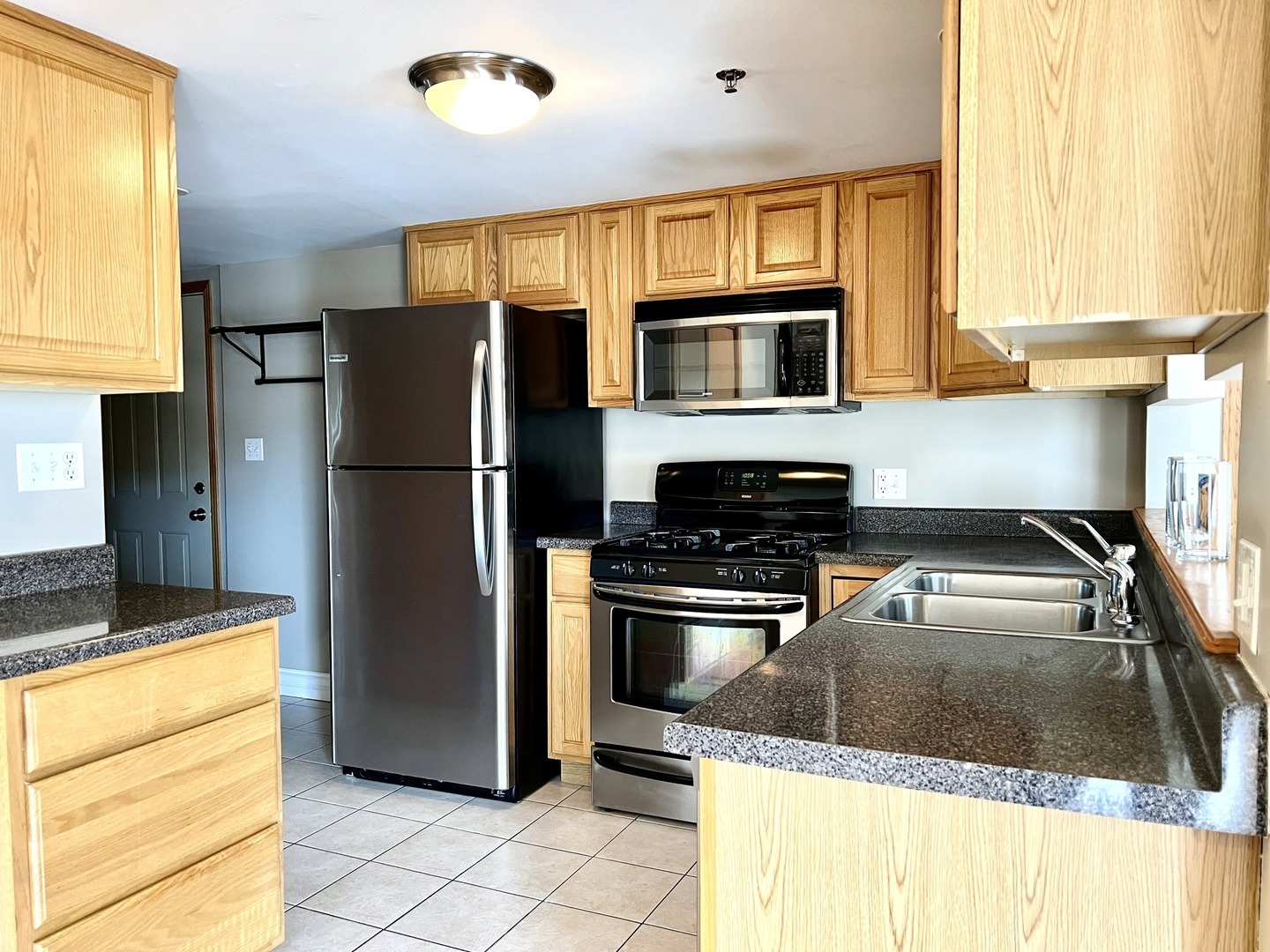 Property Photo: 10620 Central Avenue 2B IL 60415