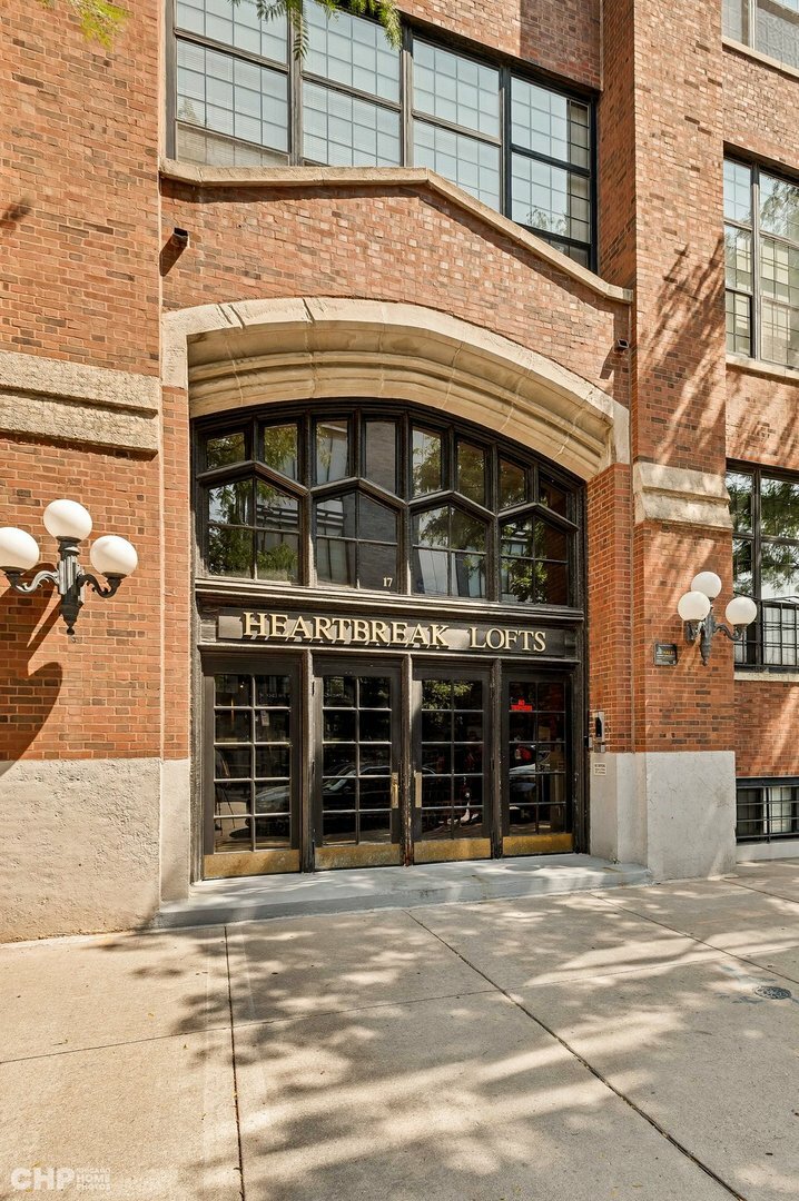 Property Photo:  17 N Loomis Street 3D  IL 60607 