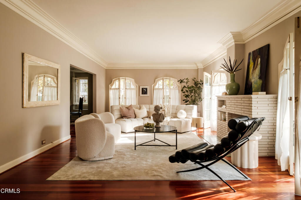 Property Photo:  80 N Euclid Avenue 102  CA 91101 