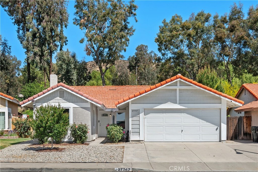 Property Photo: 27747 Wakefield Road CA 91384