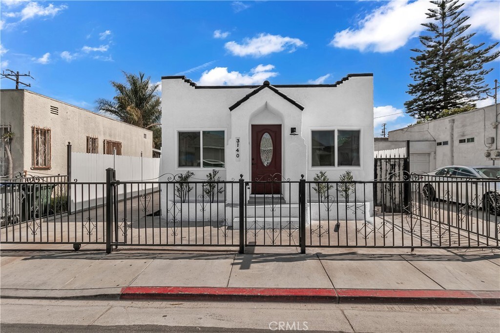 Property Photo:  3140 Pluma Street  CA 90262 