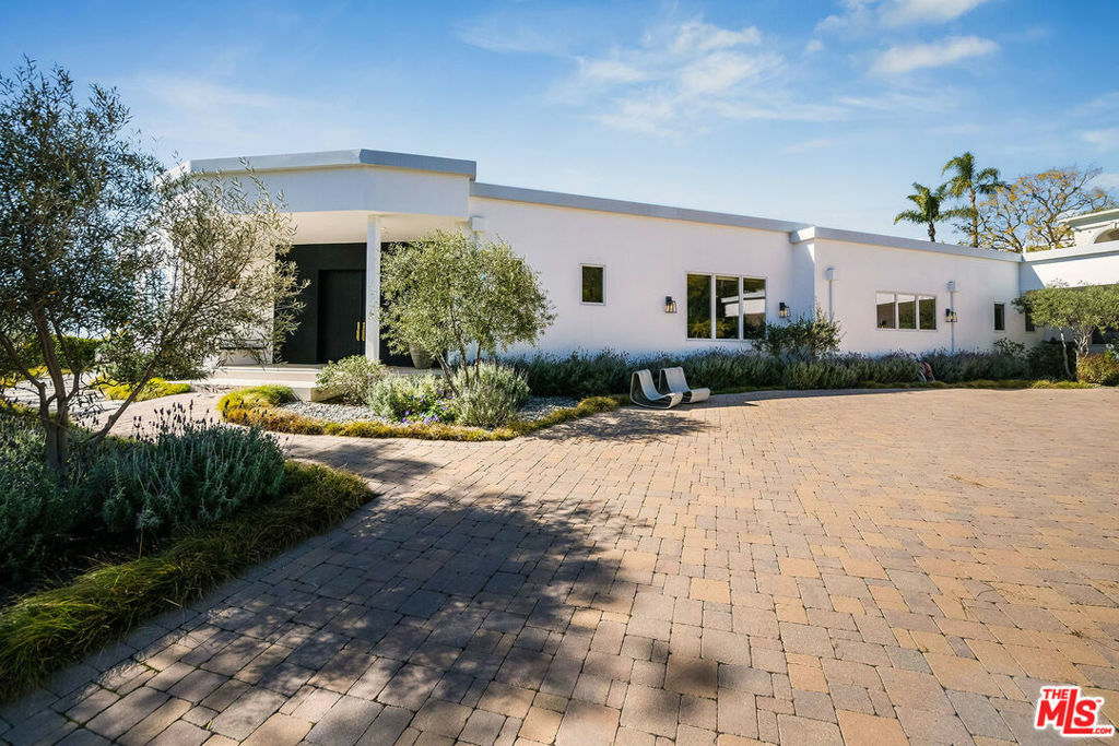 Property Photo: 580 Chalette Drive CA 90210