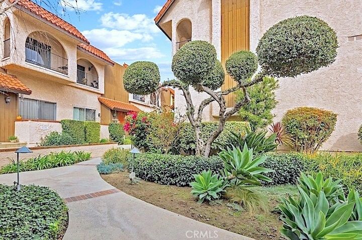 Property Photo: 1711 Grismer Avenue 40 CA 91504