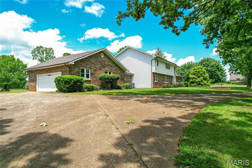 Property Photo:  202 Greenbrier Street  MO 65536 