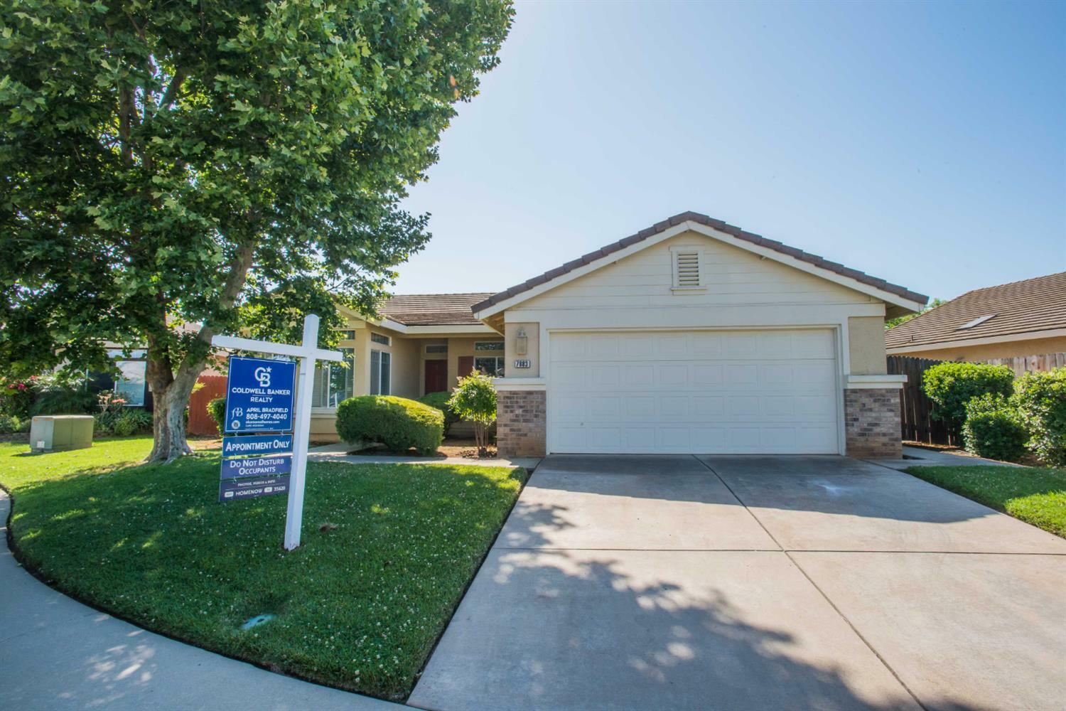 Property Photo: 7883 Royal Down Circle CA 95829
