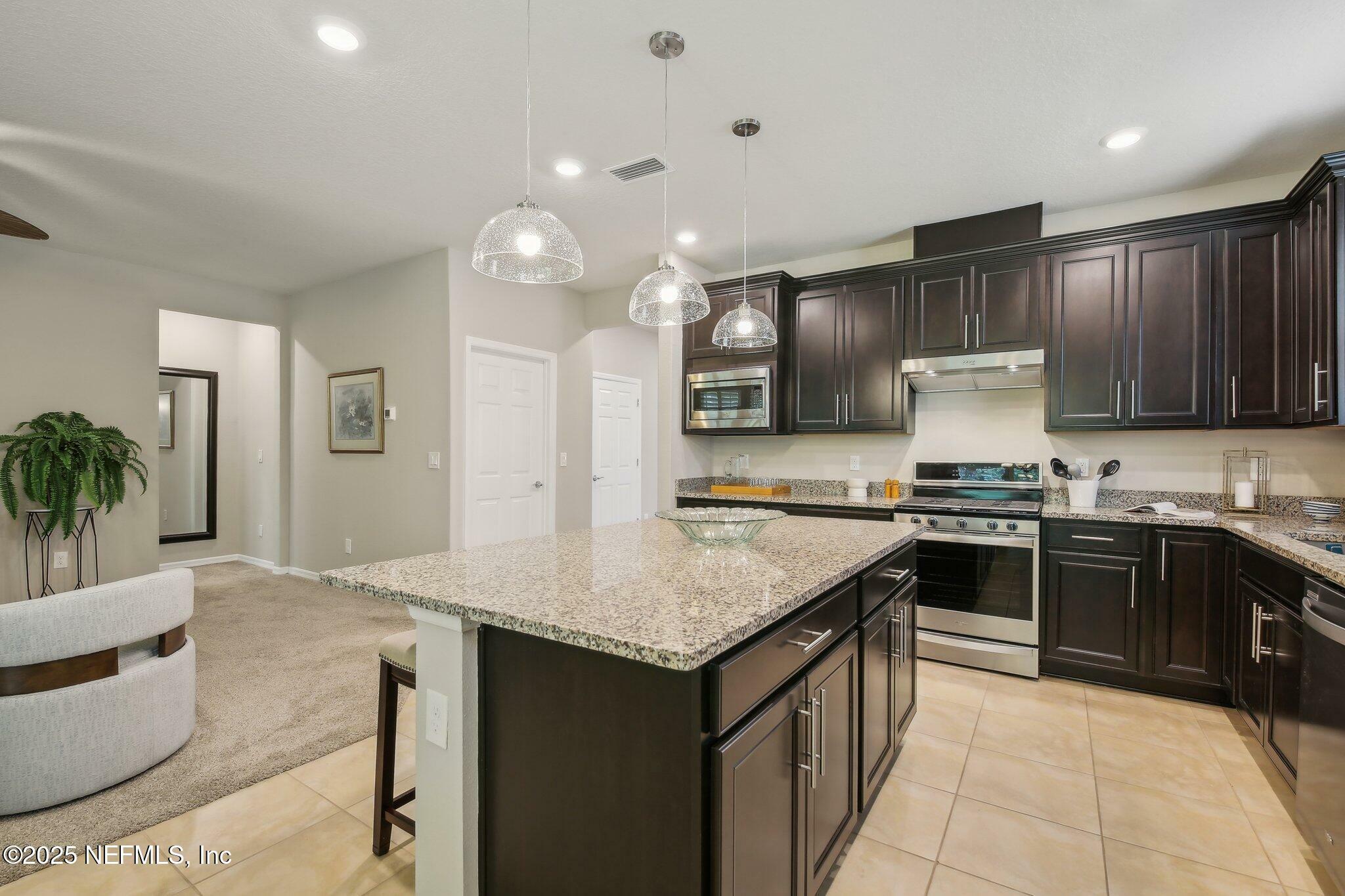 Property Photo: 102 Havencrest Avenue FL 32081