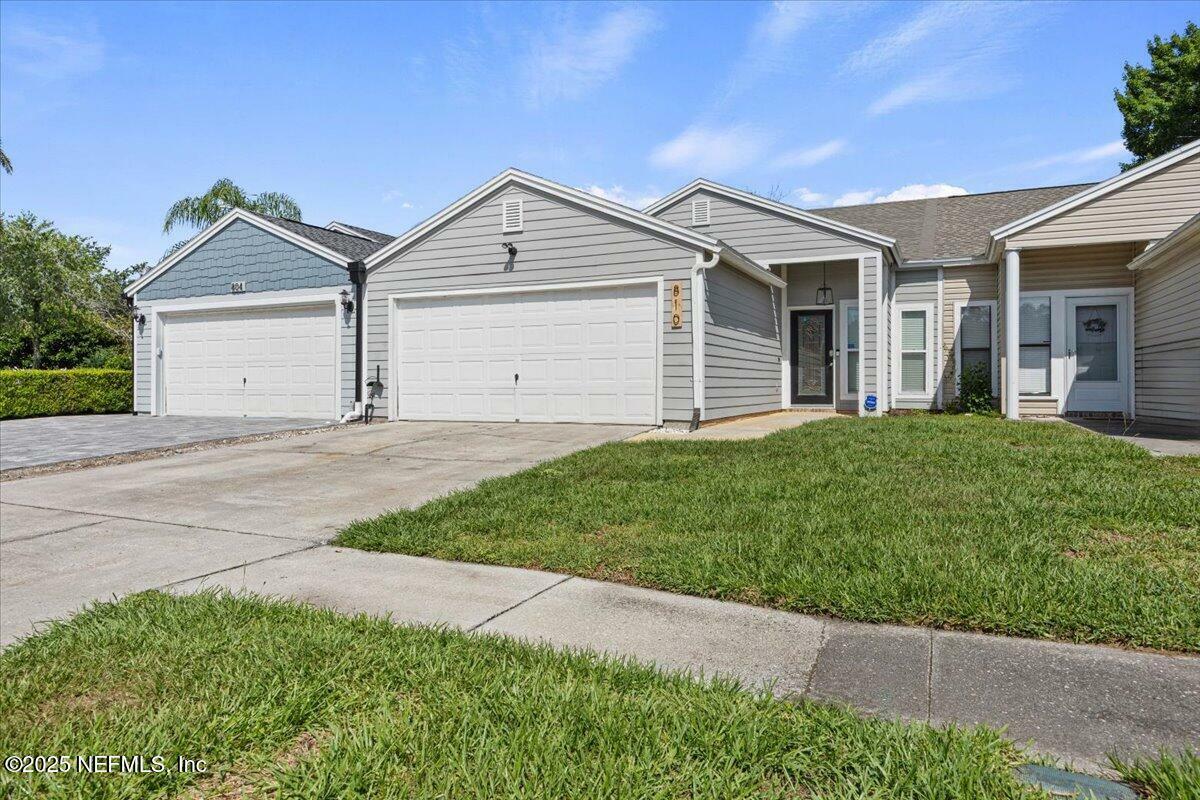 Property Photo: 810 Candleknoll Lane FL 32225