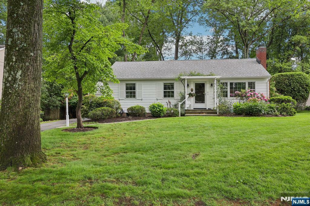Property Photo: 4 Garden Court NJ 07423
