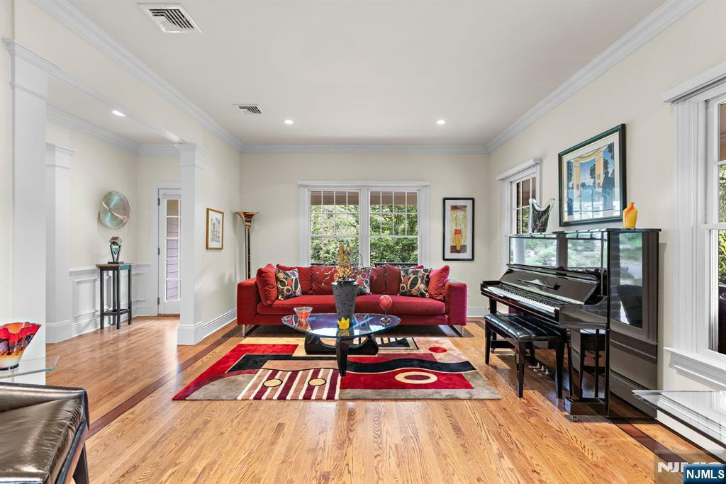 Property Photo: 6 Lauren Pond Court NJ 07627