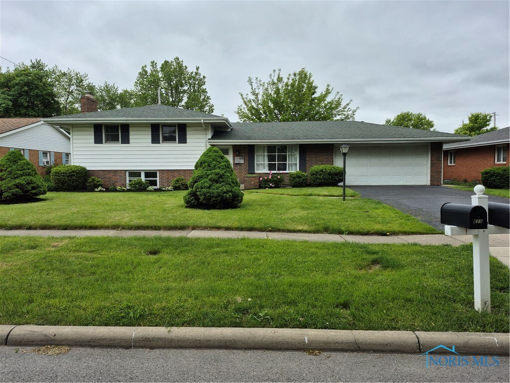 Property Photo: 615 Hillcrest Avenue OH 45840