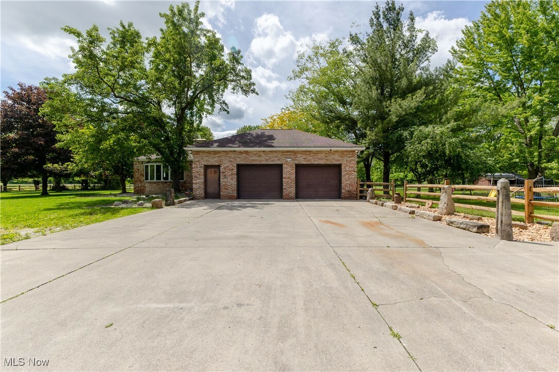 Property Photo: 978 Housel Craft Road OH 44402