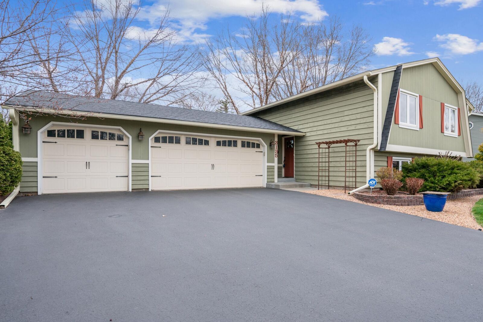 Property Photo:  3135 Cuneen Trail  MN 55076 