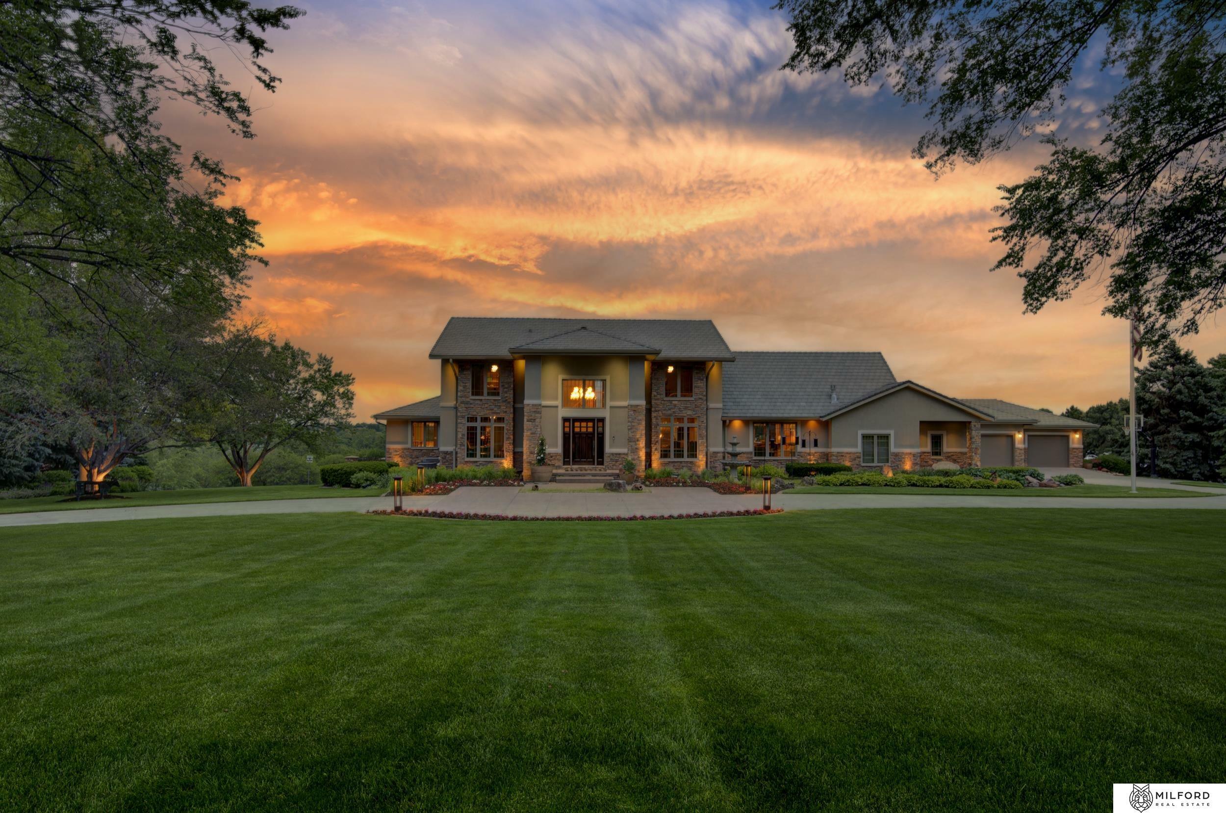 Property Photo: 4725 S 184th Plaza NE 68135