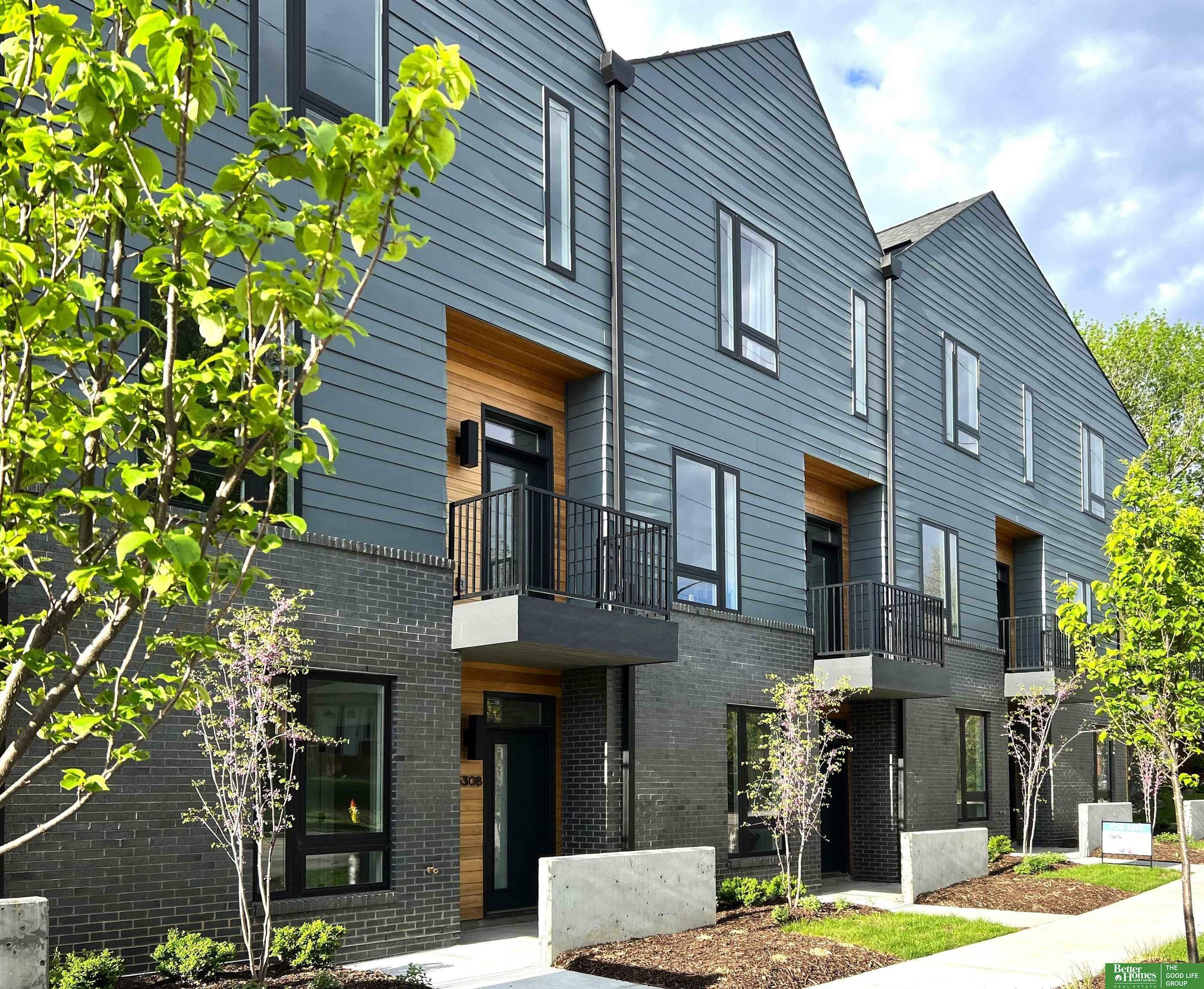 Property Photo: 5301 Elmwood Plaza NE 68106