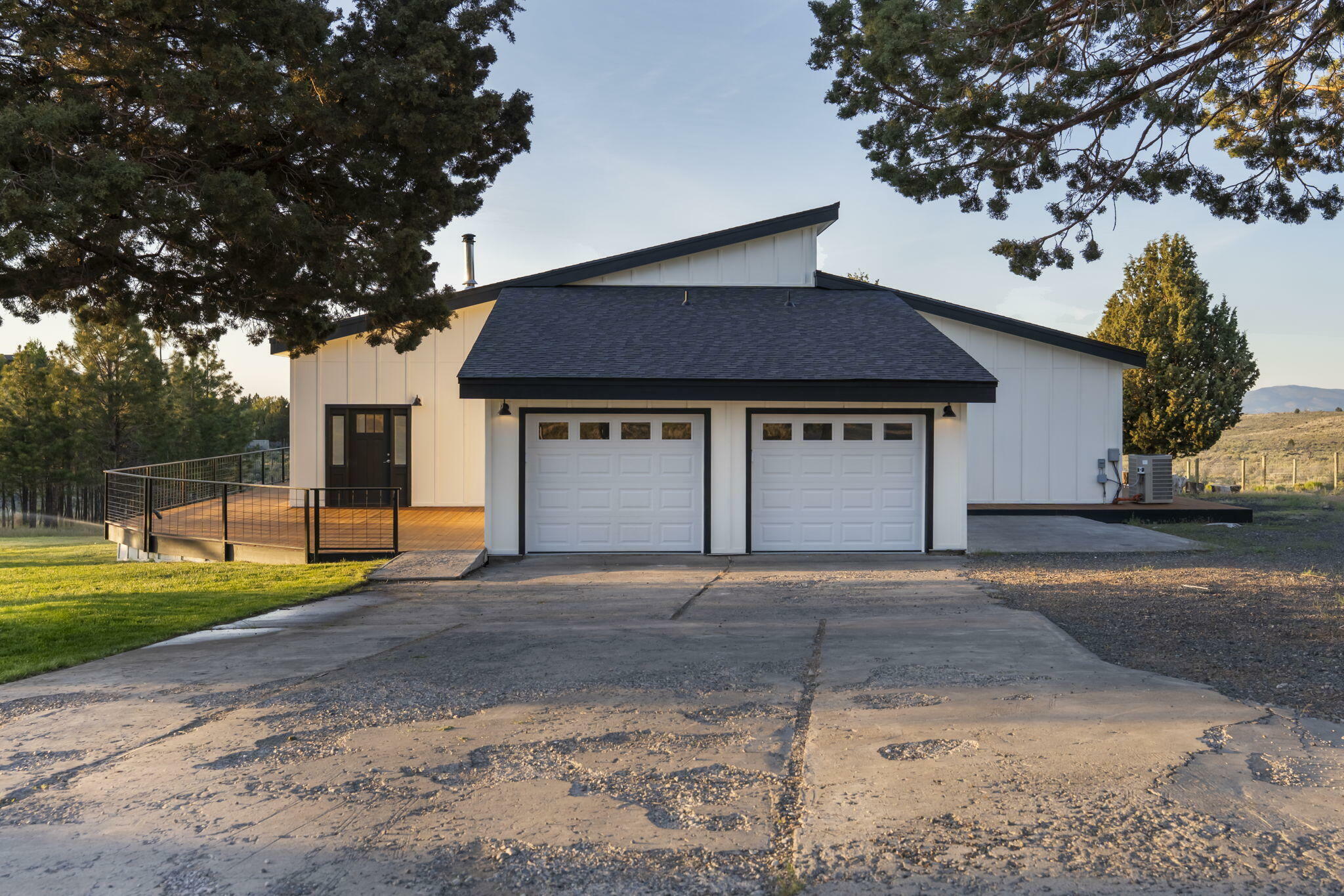 Property Photo: 59870 Calgary Loop OR 97702