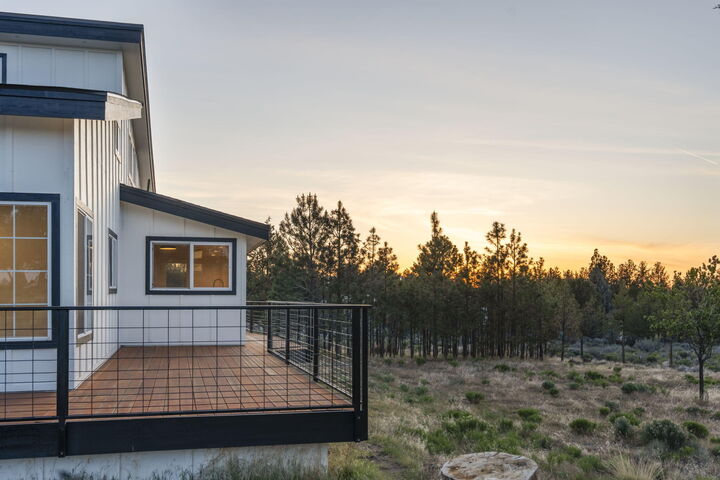 Property Photo: 59870 Calgary Loop OR 97702