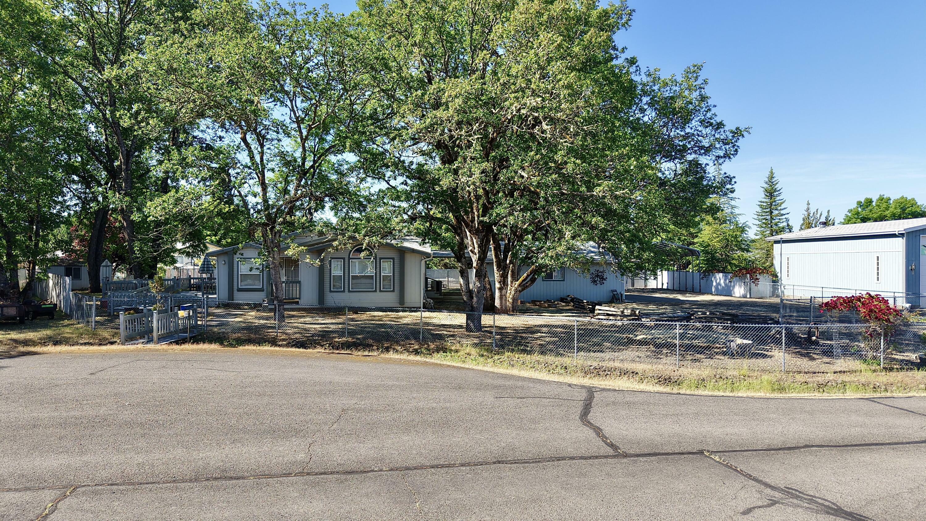 Property Photo: 601 Deer Park Lane OR 97539