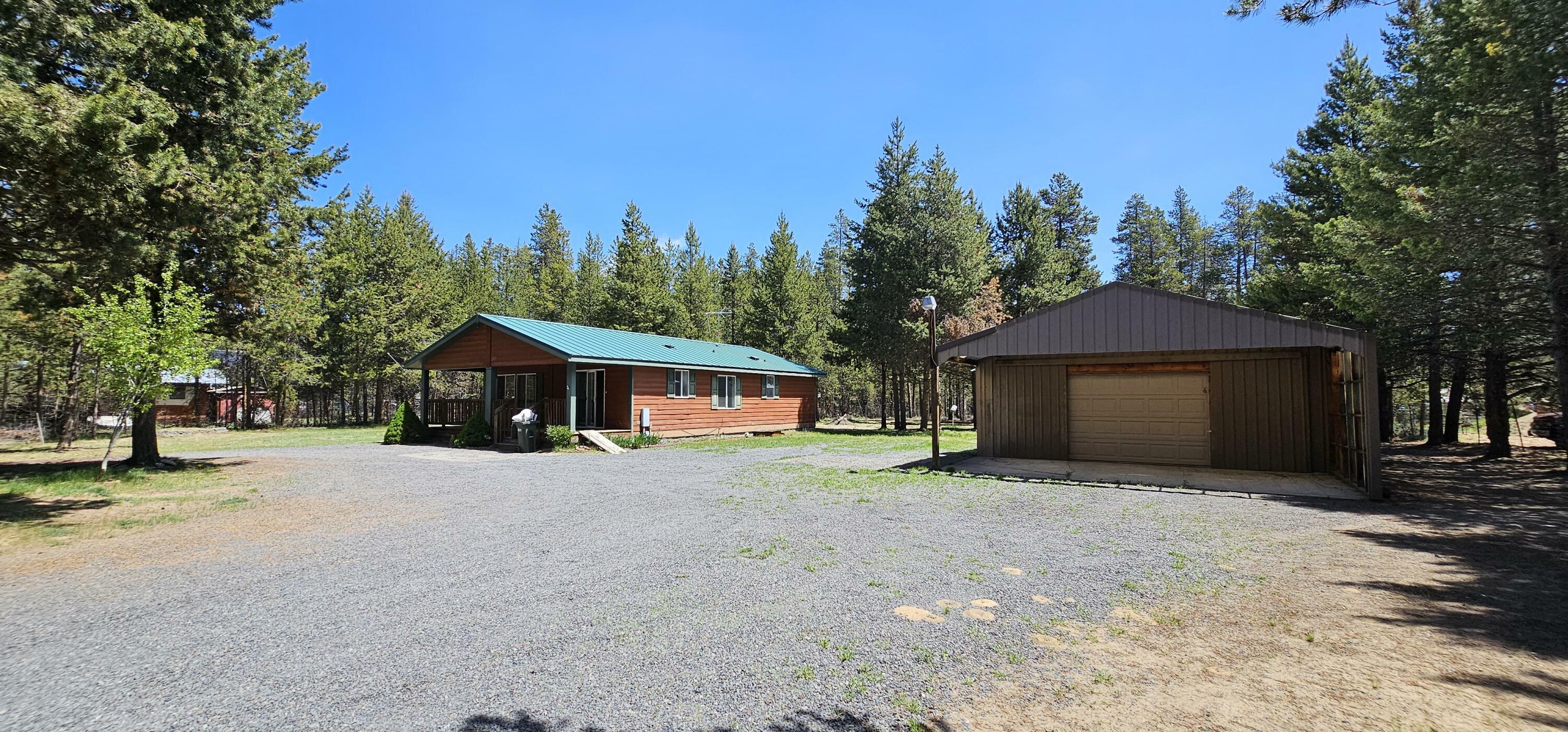 Property Photo: 52260 Stearns Road OR 97739