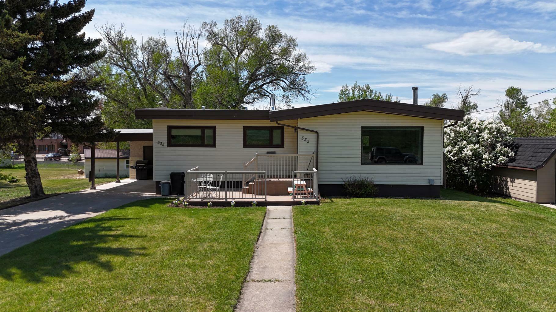 Property Photo: 535 1 Street E AB T0K 0K0